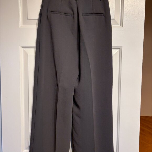 NWT - Wilfred / Aritzia : The Effortless Pant™ Cropped (Size 2 - Charcoal) - Picture 3 of 5